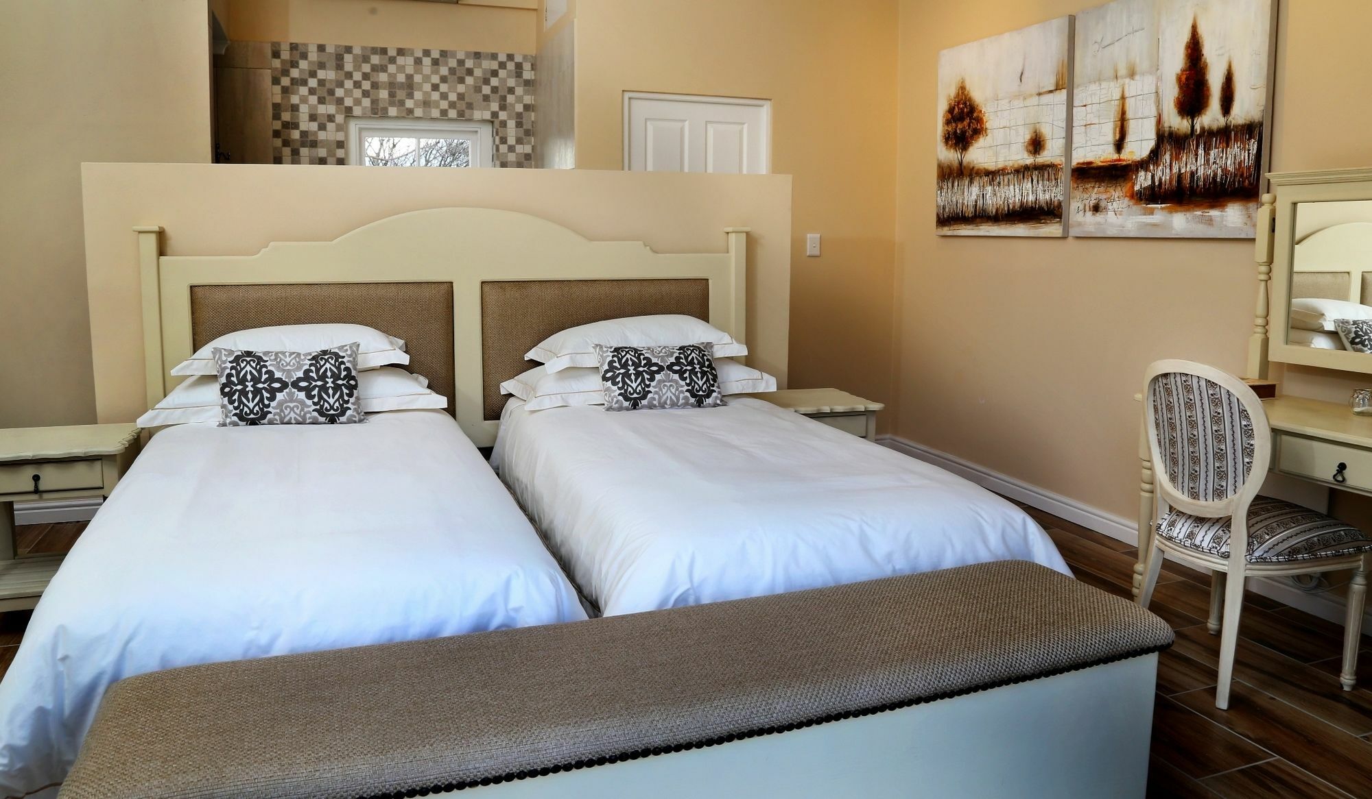 Le Petit Paris Hotel Franschhoek Exterior photo